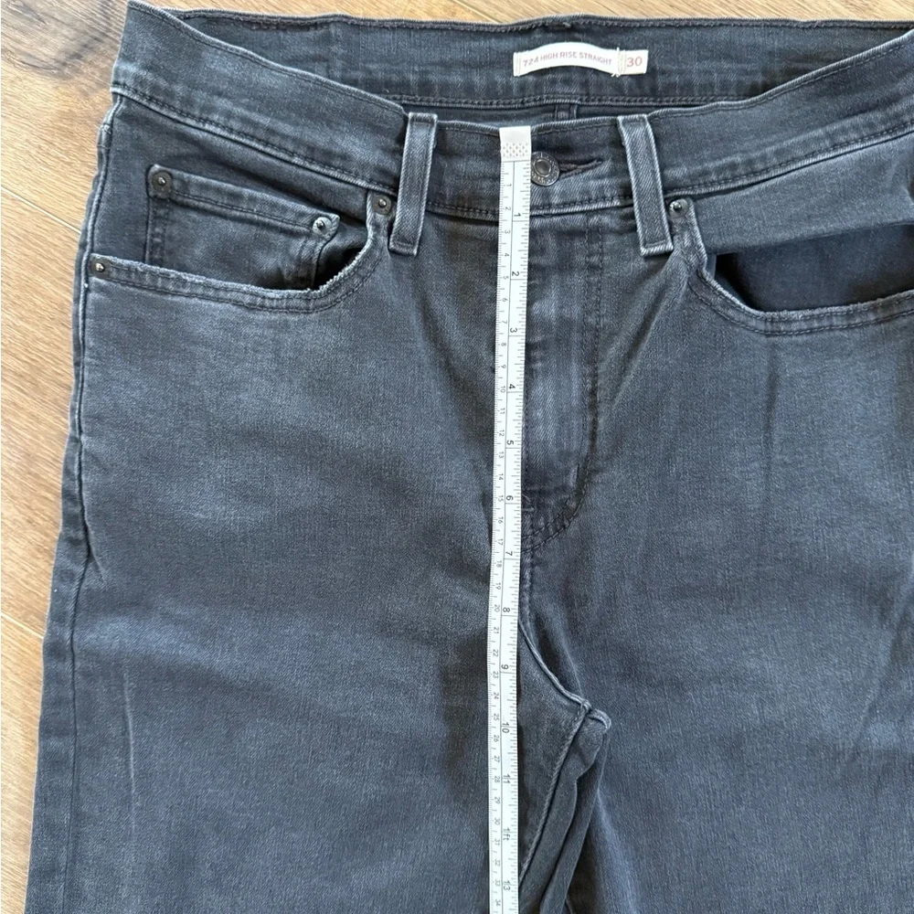 Levi’s Women's Black Distressed Jeans Size 30